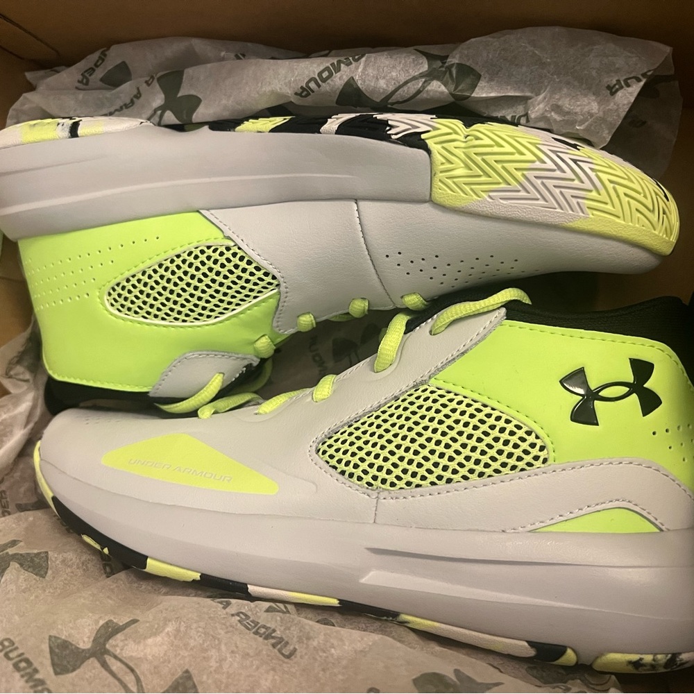 NIB Under Armour GS Lockdown 5 Shoes 6.5Y